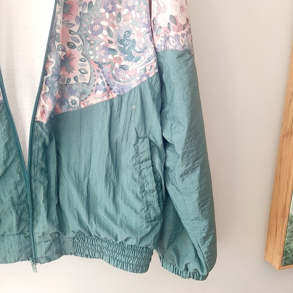 Vintage windbreaker track jacket - Picture 5 of 8